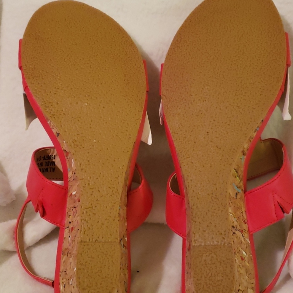 Shoes - Picture 2 of 8